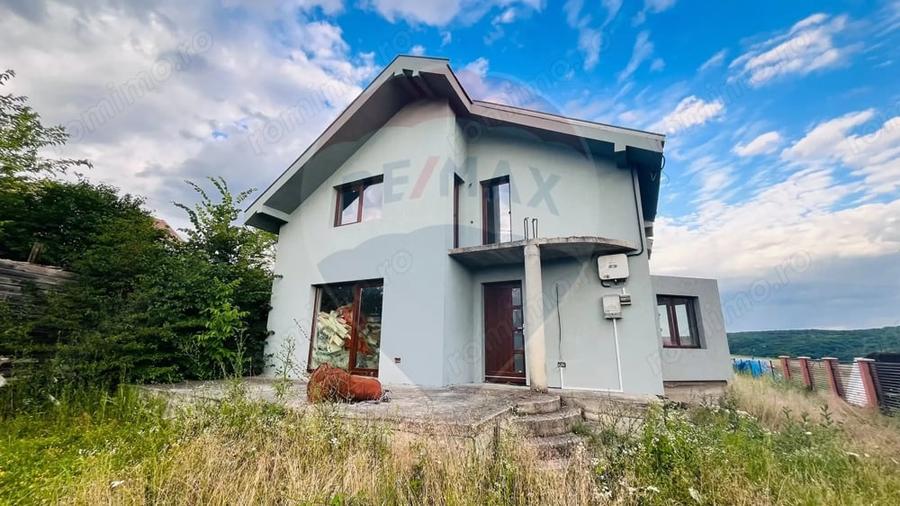Casă cu 4 camere cu Teren 300 Mp în Hidiș
