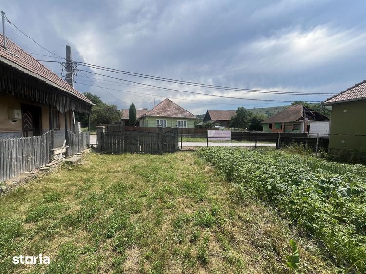 Casă cu 2 camere cu Teren 1424 Mp în Zagon