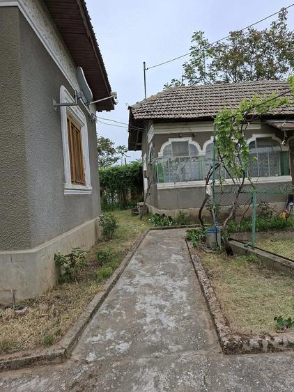 Casă cu 2 camere cu Teren 1000 Mp în Pătulele