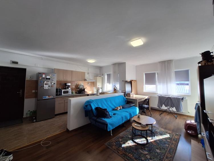 Apartament cu 2 camere semidecomandat, mobilat în Florești