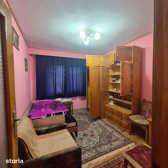 Apartament cu 4 camere decomandat în Republicii