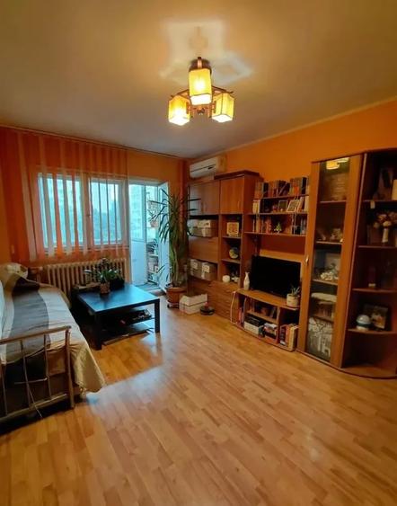 Apartament cu 2 camere semidecomandat, mobilat în Pantelimon