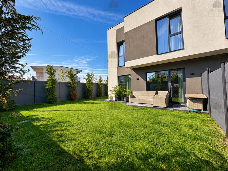 Duplex cu 4 camere cu Canalizare în Central