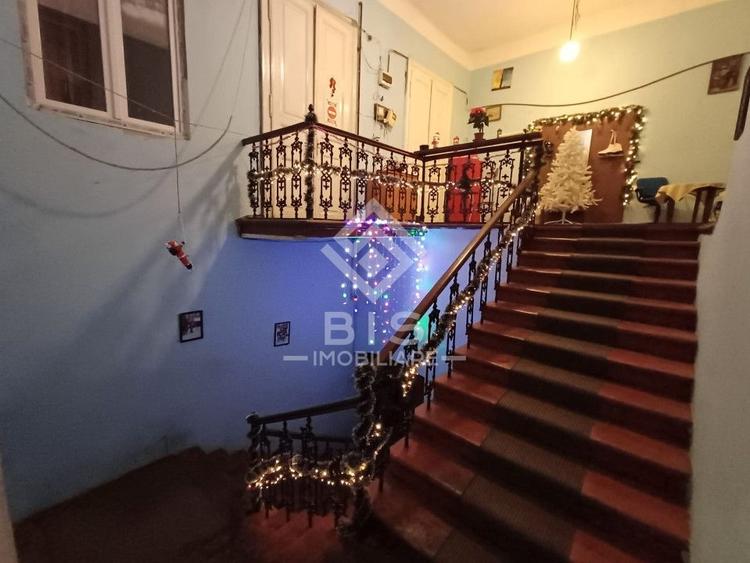 Casă individuală cu 6 camere cu Canalizare în Central