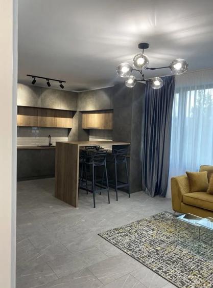Apartament cu 3 camere semidecomandat în Băneasa