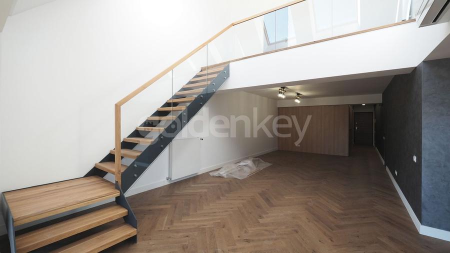 Apartament cu 4 camere semidecomandat în Băneasa