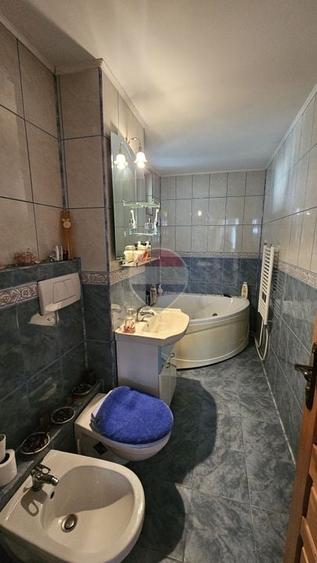 Apartament cu 3 camere decomandat, mobilat în Calea Romanului
