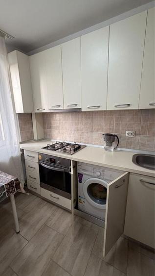 Apartament cu 3 camere semidecomandat în Unirii