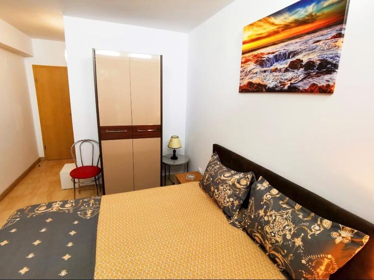 Apartament cu 3 camere decomandat, mobilat în Central