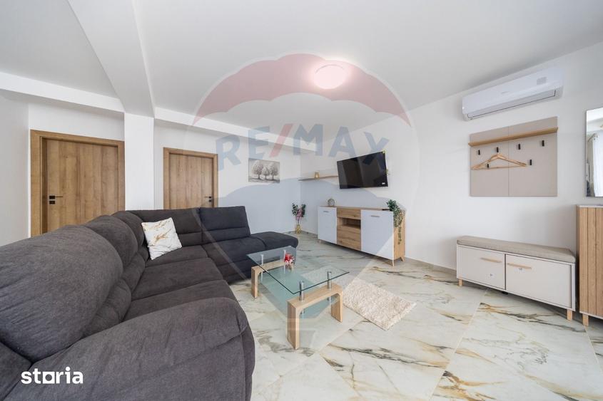 Casă cu 9 camere cu Teren 501 Mp în Astra