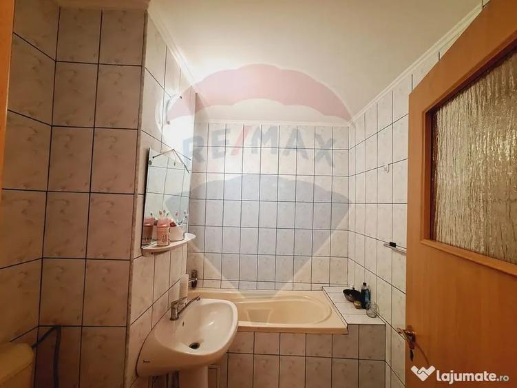 Apartament cu 3 camere decomandat în Nufărul