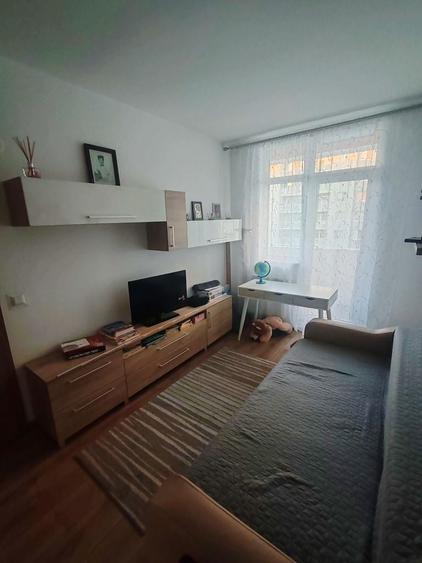 Apartament cu 3 camere semidecomandat în Iris