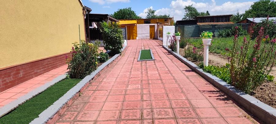 Casă individuală cu 5 camere cu Teren 1090 Mp în Central