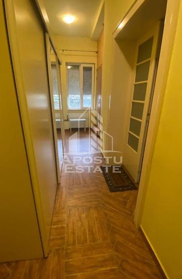 Apartament cu 3 camere decomandat, mobilat în Dâmbovița