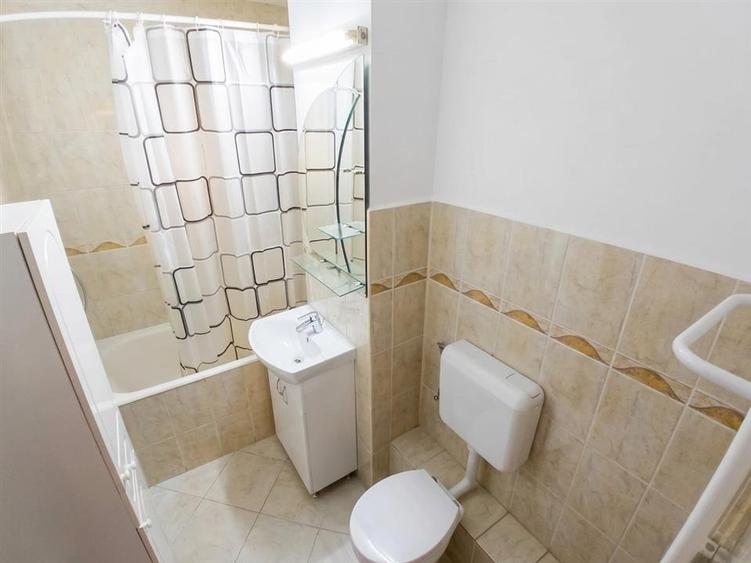 Apartament cu 3 camere decomandat în Centru Civic