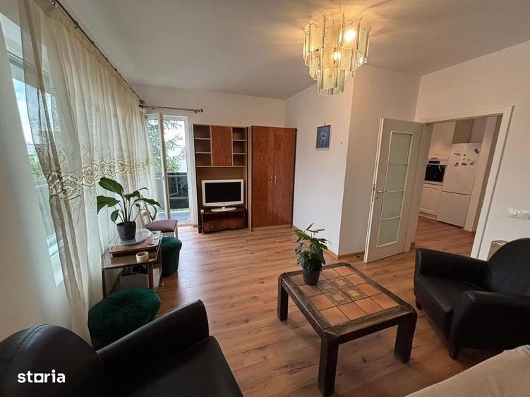 Apartament cu 3 camere decomandat în Europa
