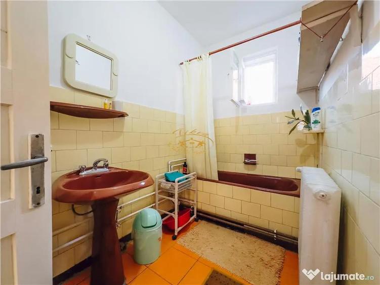 Casă cu 9 camere cu Teren 500 Mp în Praid