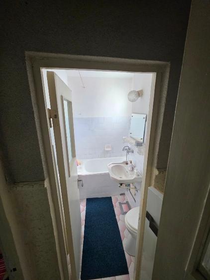 Apartament cu 3 camere semidecomandat în Micro 40