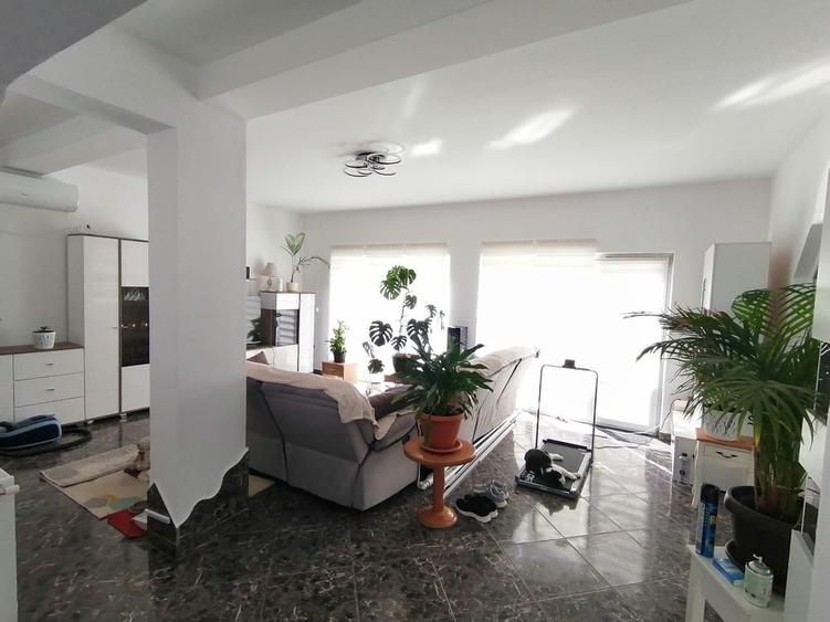 Casă cu 4 camere în Schela