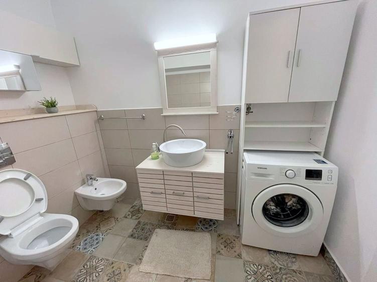 Apartament cu 2 camere semidecomandat, mobilat în Mărăști