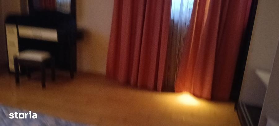 Casă cu 5 camere cu Teren 270 Mp în Central