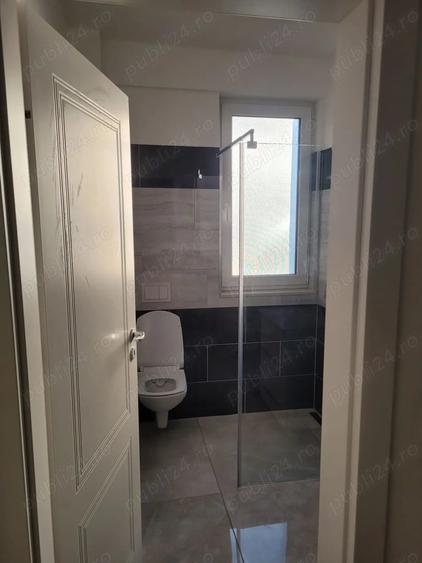 Apartament cu 3 camere semidecomandat în Soarelui