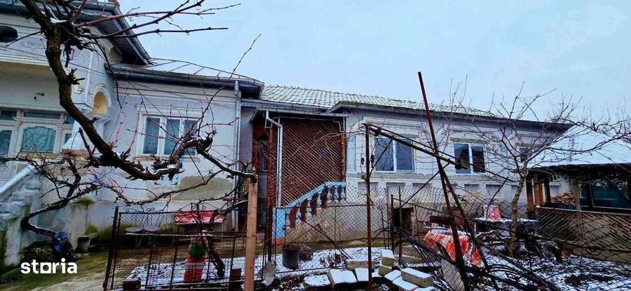 Casă cu 4 camere cu Teren 551 Mp în Orlești