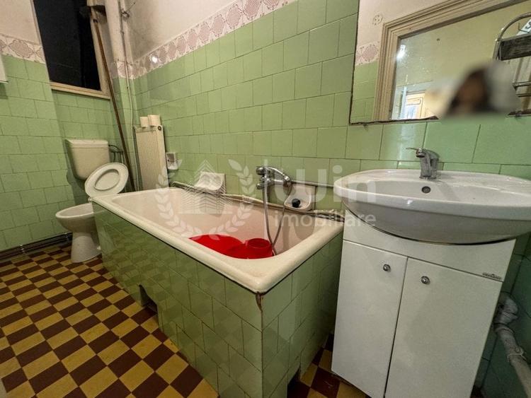 Apartament cu 3 camere semidecomandat în Central