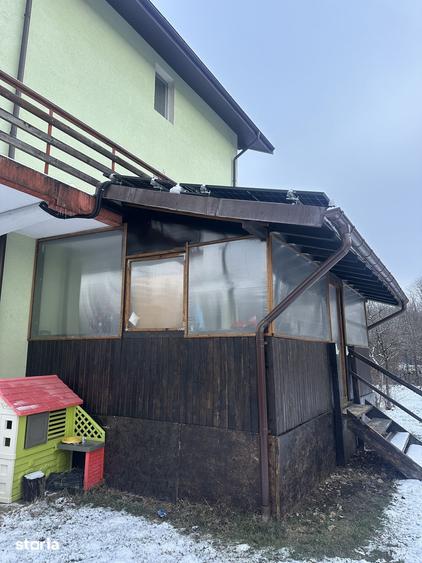 Casă cu 8 camere decomandat cu Teren 1000 Mp în Cornu