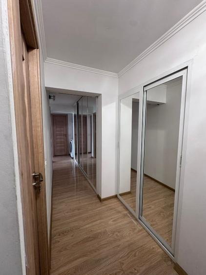 Apartament cu 3 camere decomandat Rovine - 8