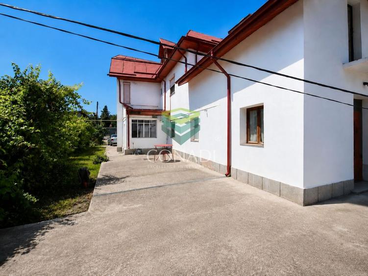 Casă individuală cu 7 camere cu Canalizare în Central