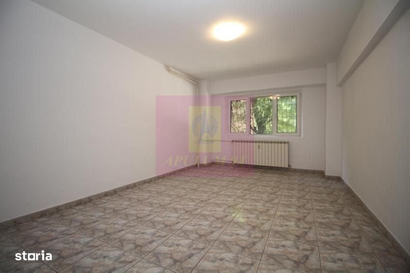 Apartament cu 3 camere decomandat în Decebal