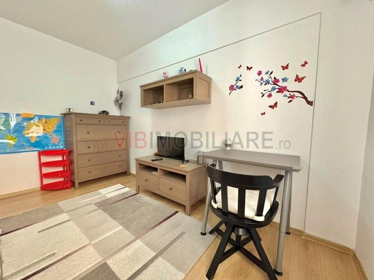 Apartament cu 3 camere semidecomandat în Gara de Nord