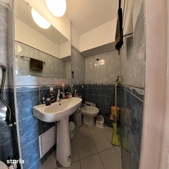 Apartament cu 4 camere decomandat în Romană
