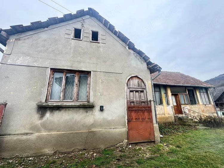 Casă cu Teren 1400 Mp în Măluț