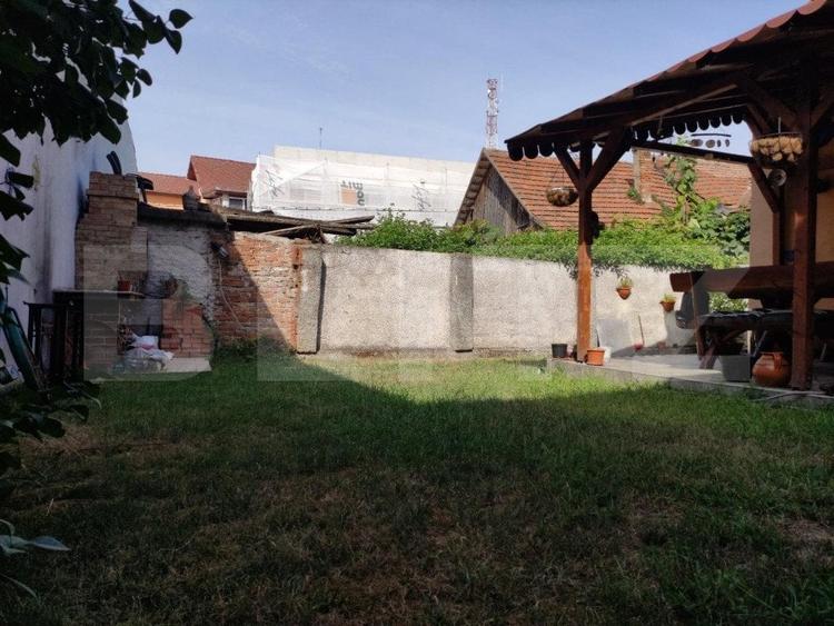 Casă individuală cu 3 camere cu Garaj în Central