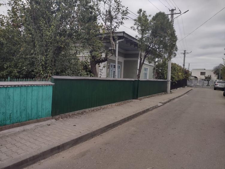 Casă individuală cu 4 camere cu Teren 1540 Mp în Central