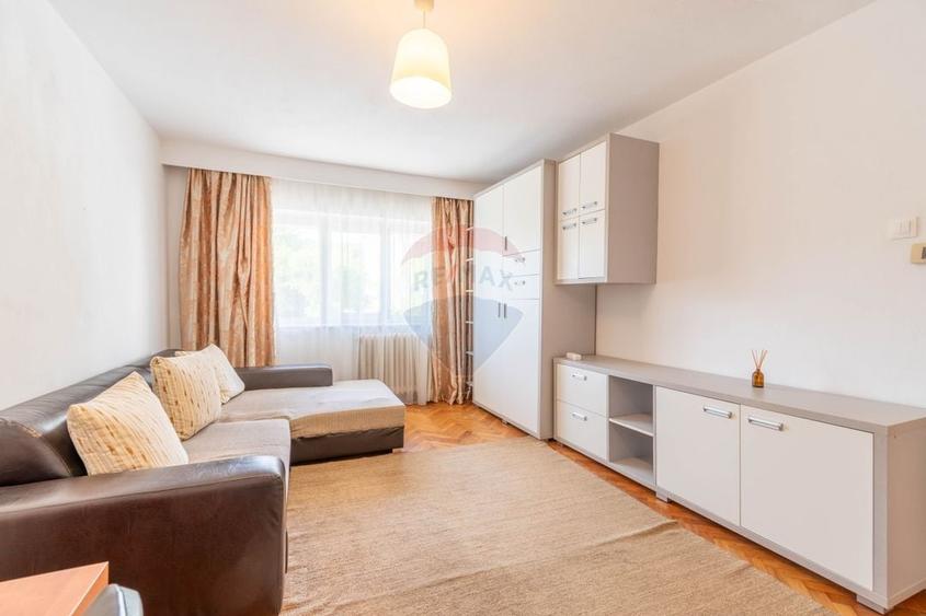 Apartament cu 3 camere decomandat în Zorilor