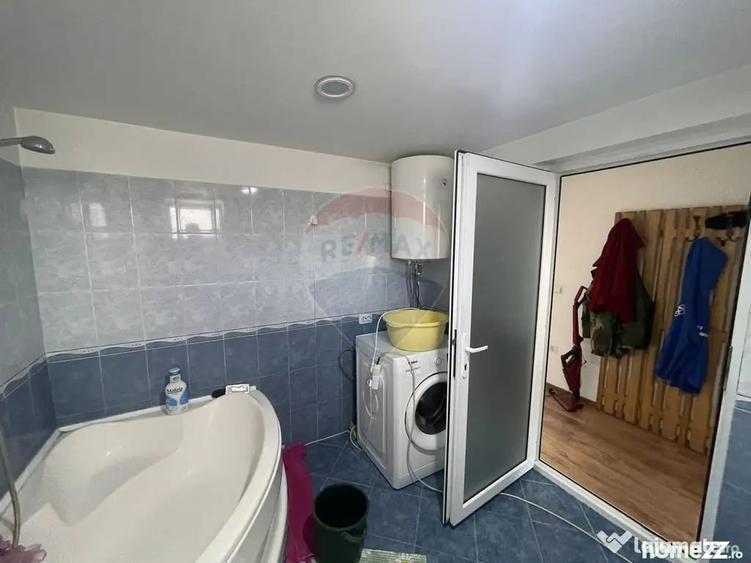 Casă cu 3 camere cu Teren 900 Mp în Roșioara
