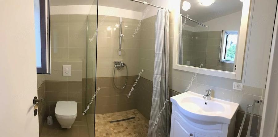Apartament cu 3 camere decomandat în Torontalului