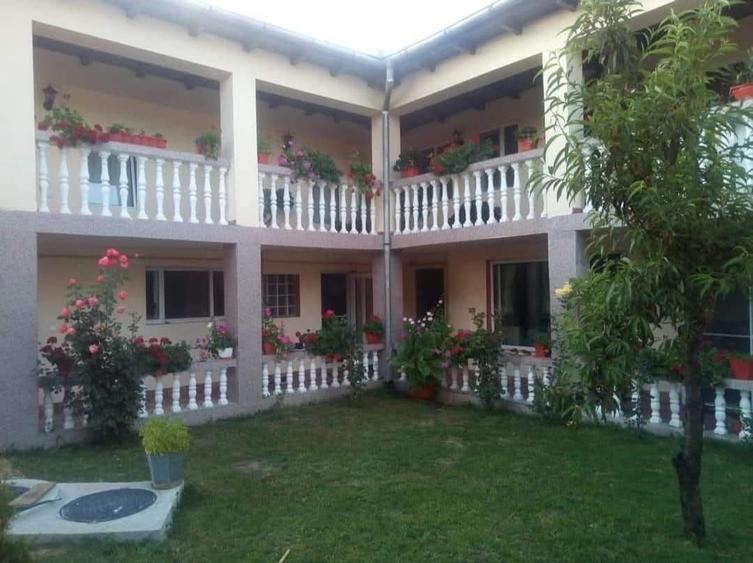 Casă cu 4 camere cu Teren 500 Mp în Cosota