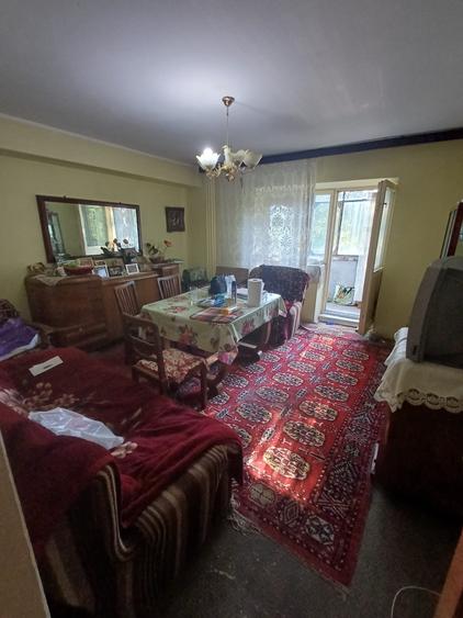 Apartament cu 3 camere decomandat în Berceni