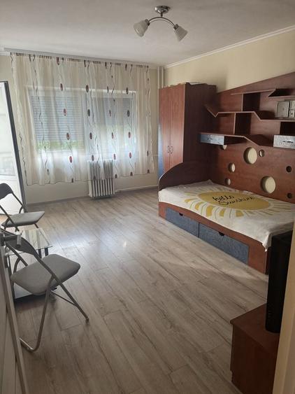 Garsonieră decomandată în Central