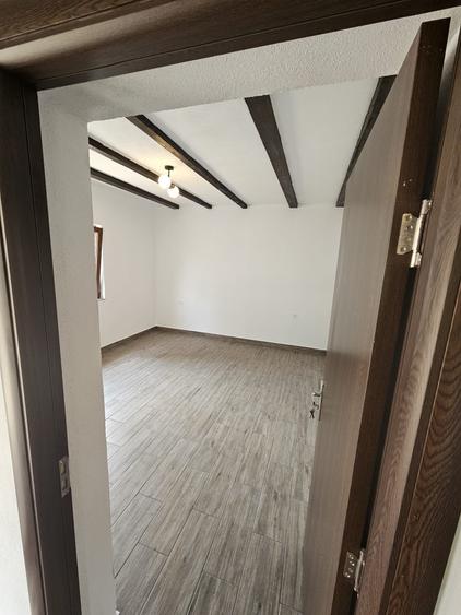 Casă cu 4 camere în Zănești