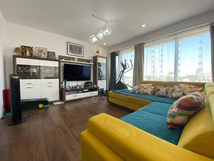 Apartament cu 3 camere decomandat, mobilat în Victoriei