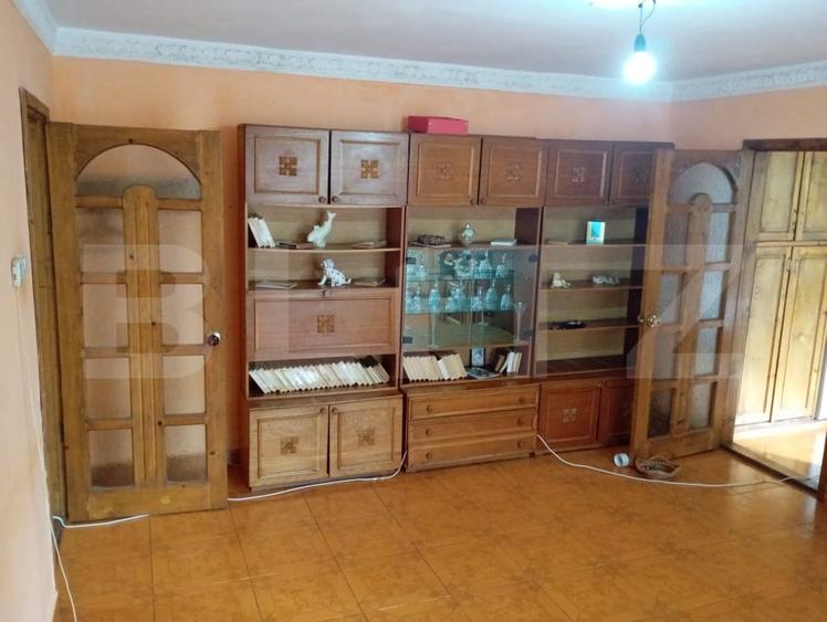 Apartament cu 3 camere semidecomandat, mobilat în Micro 11