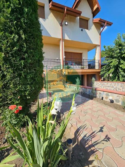 Casă cu 5 camere cu Teren 500 Mp în Sagna