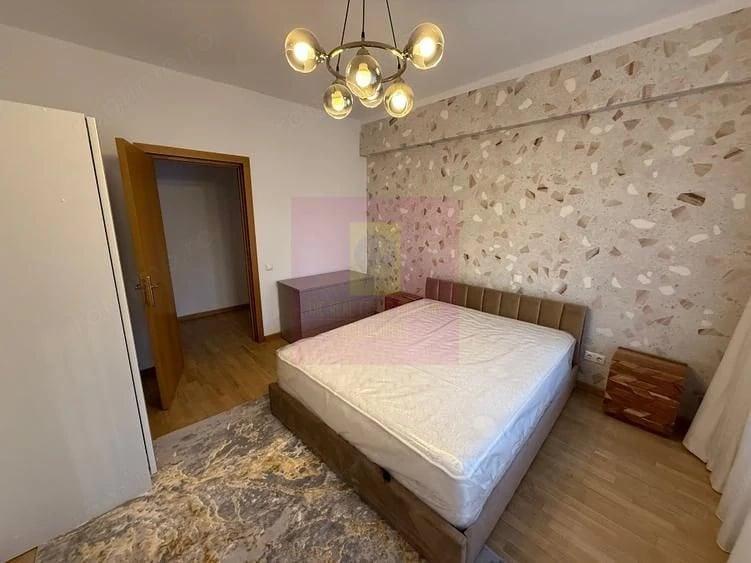 Apartament cu 4 camere decomandat în Herăstrău