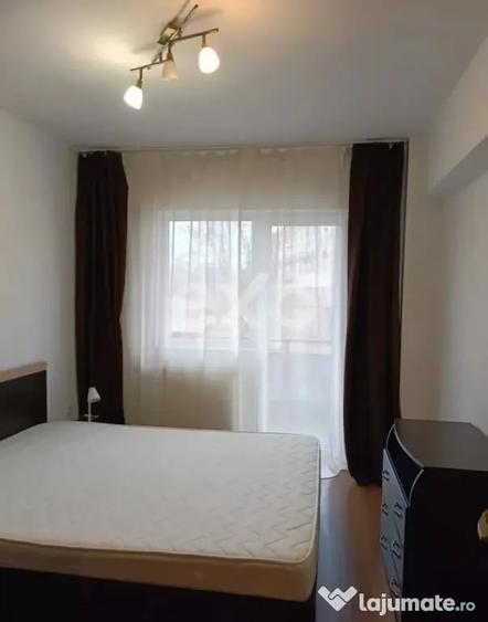 Apartament cu 3 camere semidecomandat în Central