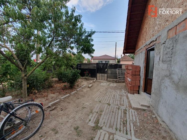 Casă individuală cu 6 camere cu Teren 1200 Mp în Gătaia